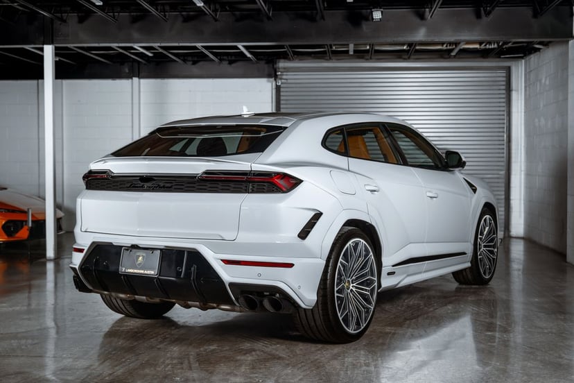 2026 Lamborghini URUS - Image 3