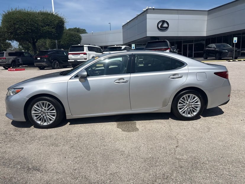 2013 Lexus ES - Image 1