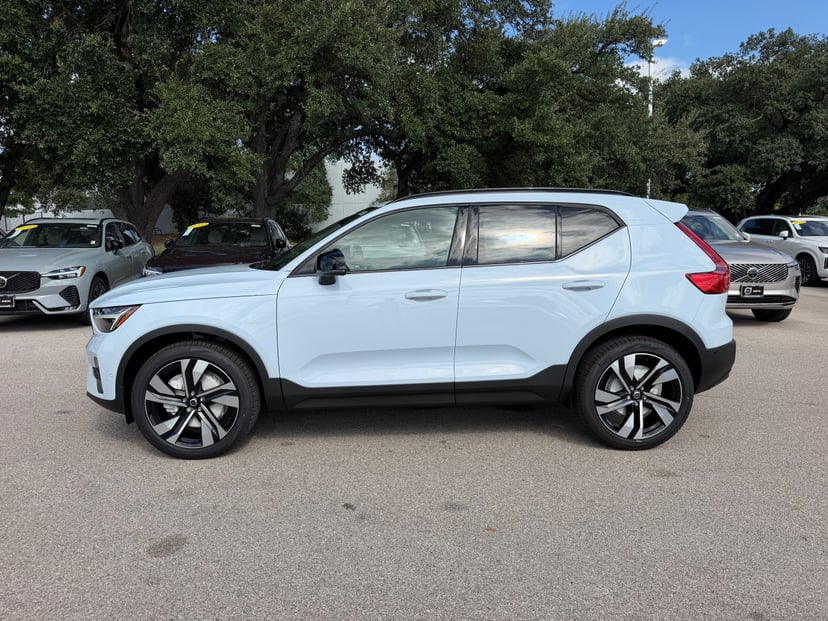 2026 Volvo XC40 - Image 2