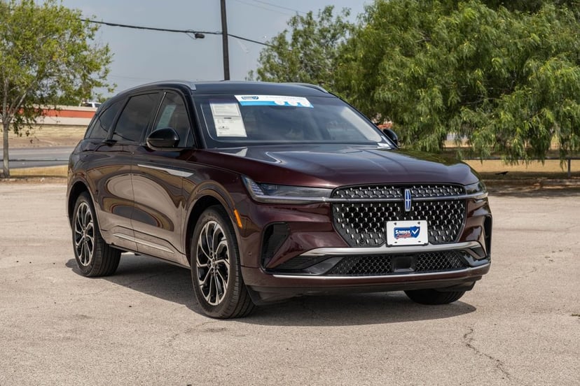 2024 Lincoln Nautilus - Image 2
