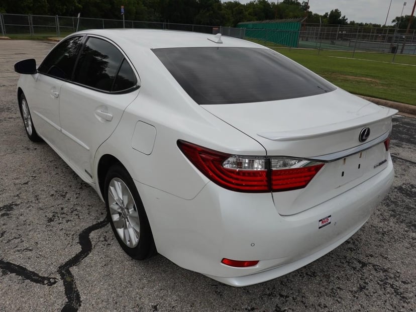 2014 Lexus ES 300h Hybrid - Image 3