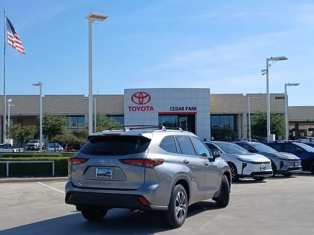 2026 Toyota Highlander - Image 3