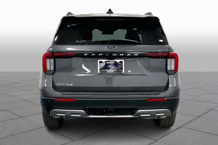 2026 Ford Explorer - Image 3
