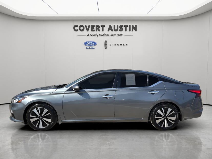 2022 Nissan Altima - Image 2