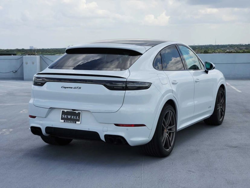 2022 Porsche Cayenne - Image 2