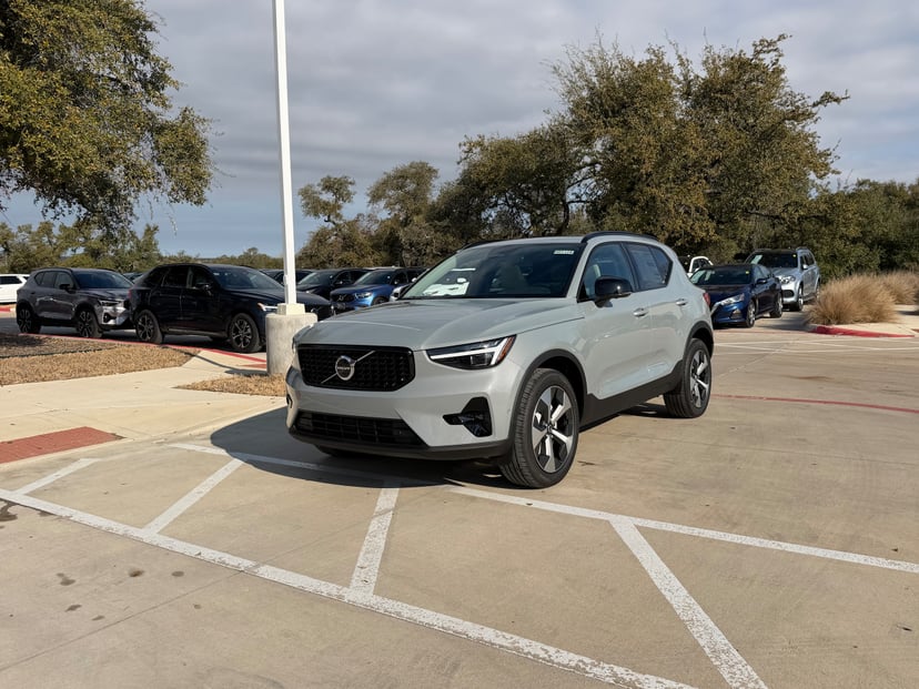 2026 Volvo XC40 - Image 1