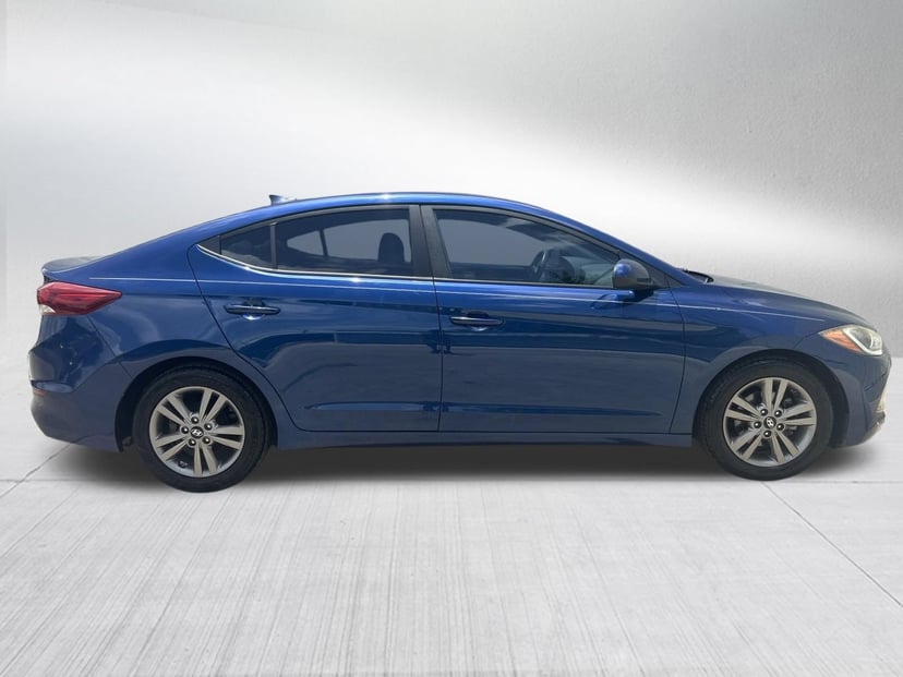 2017 Hyundai Elantra - Image 3