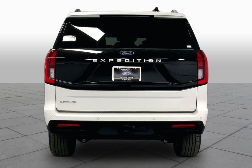 2026 Ford Expedition - Image 3