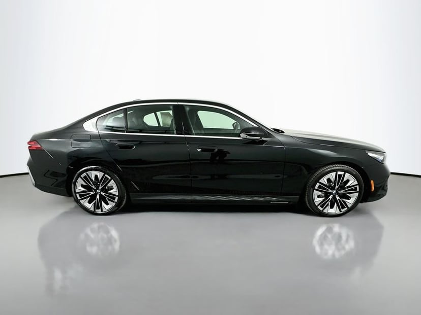 2027 BMW i5 - Image 2