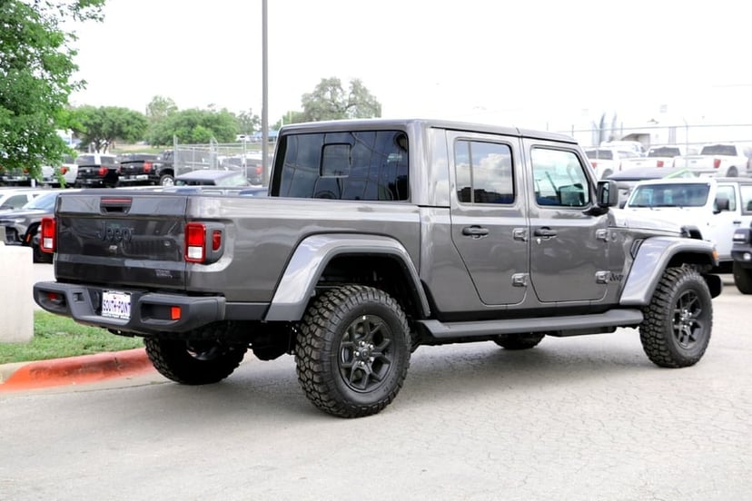 2026 Jeep Gladiator - Image 2