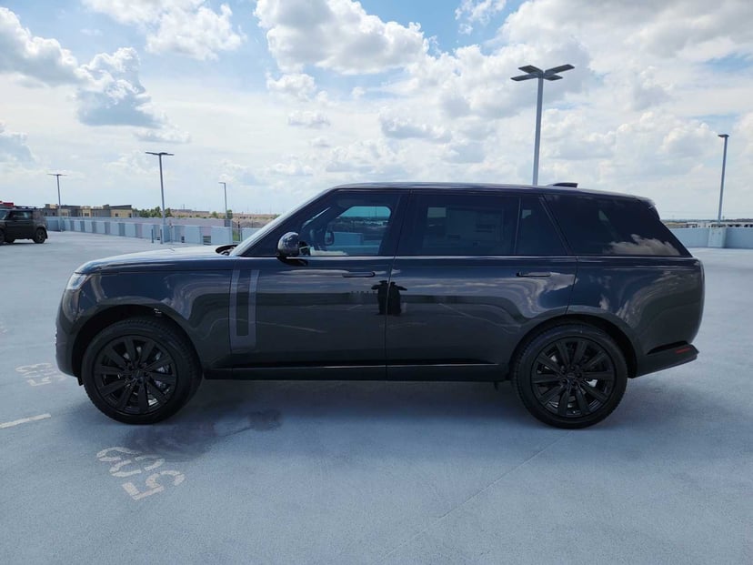 2026 Land Rover Range Rover - Image 2