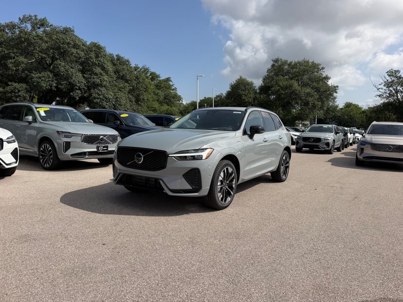 2026 Volvo XC60 - Image 1
