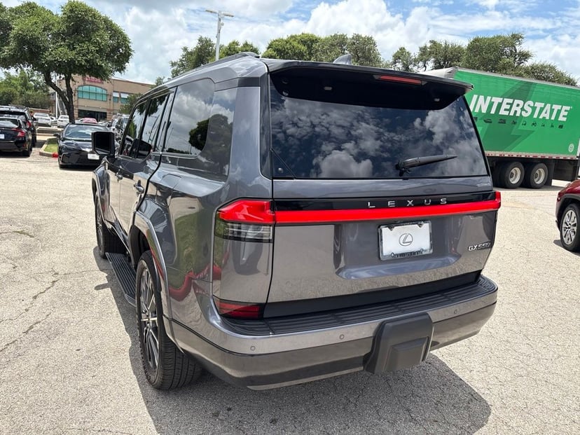 2025 Lexus GX - Image 3