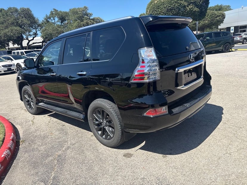2023 Lexus GX - Image 3