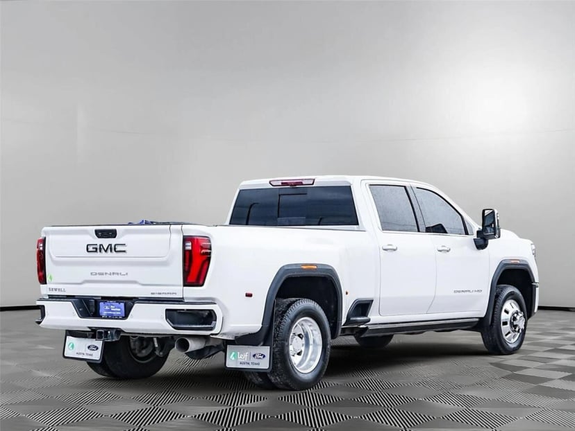 2025 GMC Sierra 3500 HD - Image 2