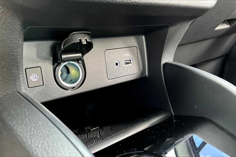 2025 Nissan Versa - Image 3