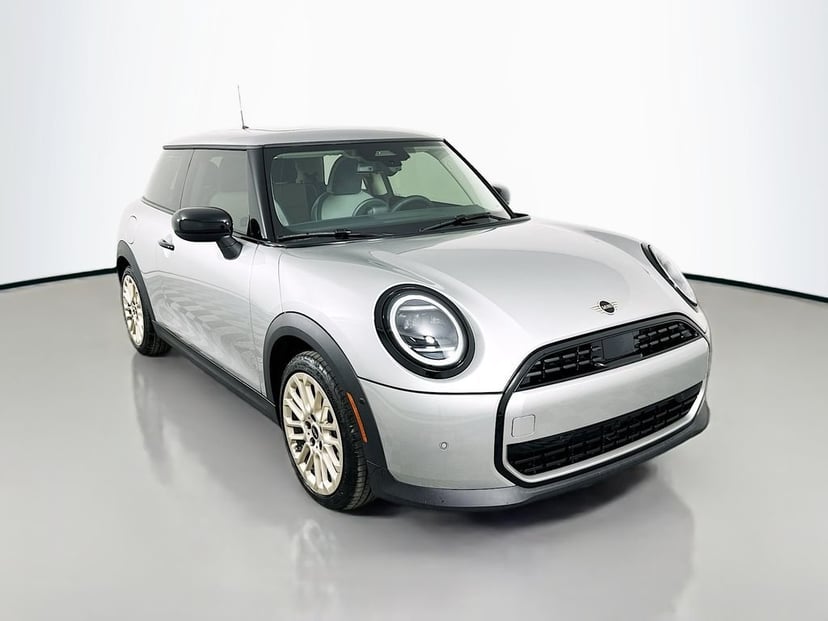 2025 MINI Hardtop - Image 2