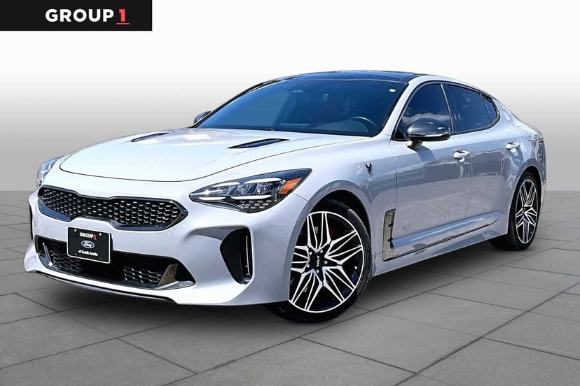 2022 Kia stinger - Image 2