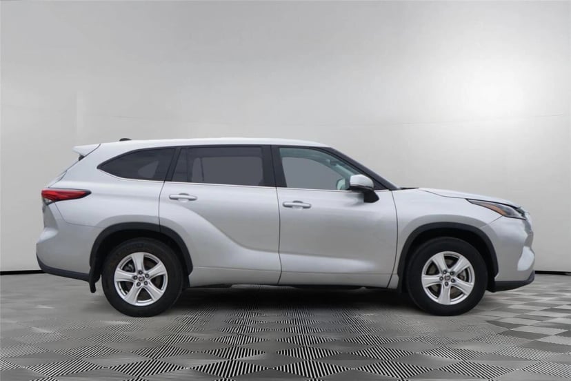 2023 Toyota Highlander - Image 1