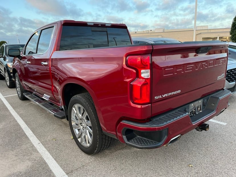 2019 Chevrolet Silverado - Image 3