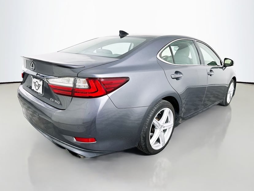 2017 Lexus ES - Image 3