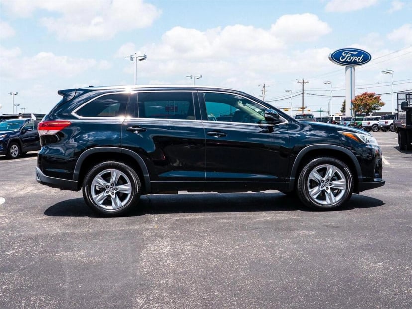 2018 Toyota Highlander - Image 2