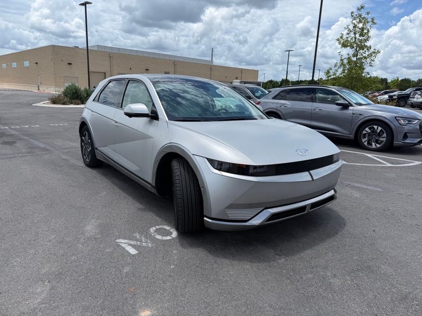 2024 Hyundai Ioniq 5 - Image 3