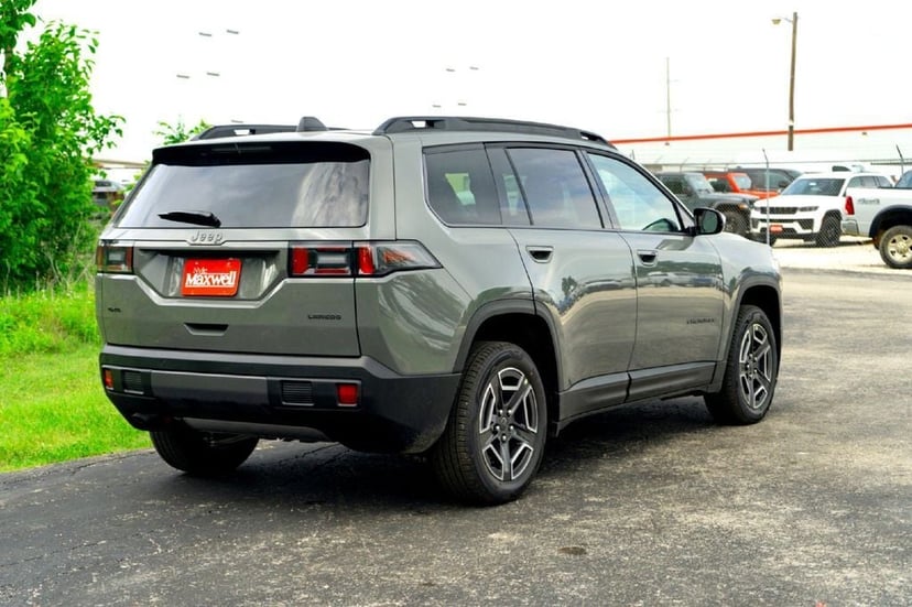 2026 Jeep Cherokee - Image 3