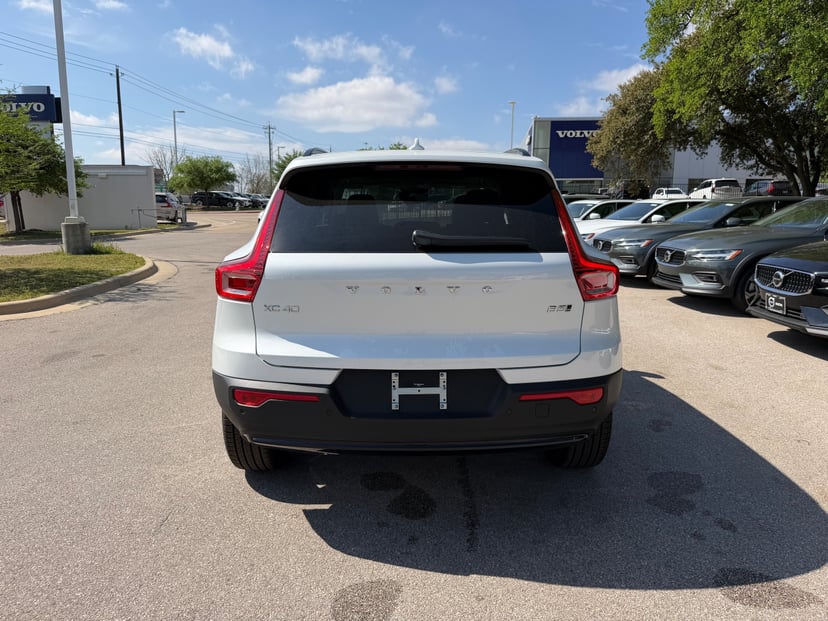 2026 Volvo XC40 - Image 2