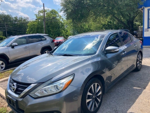 2017 Nissan Altima - Image 1