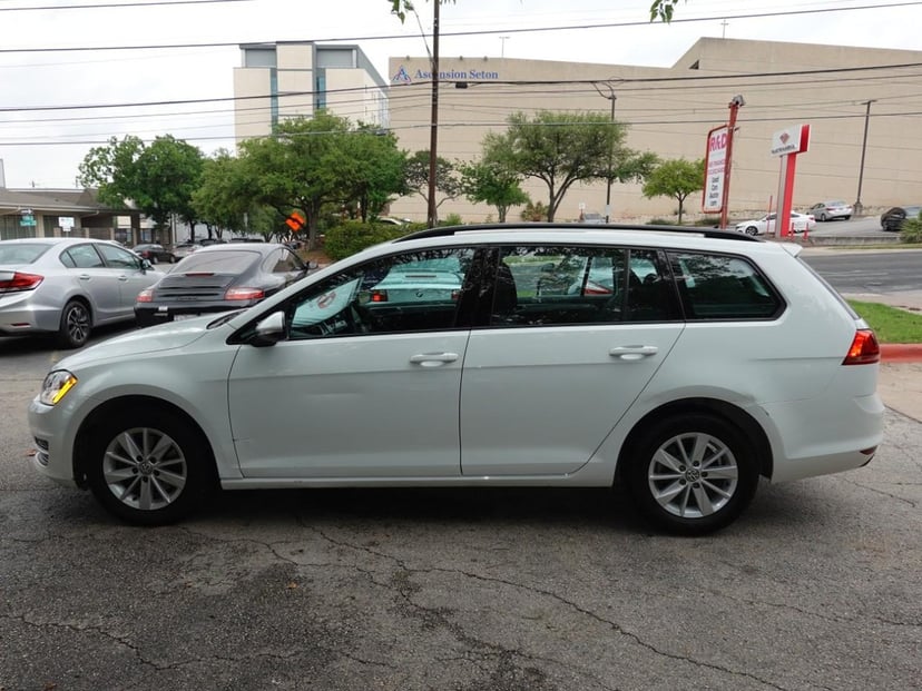 2017 Volkswagen Golf SportWagen - Image 2