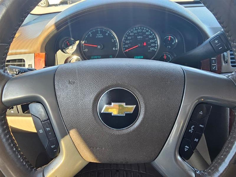 2012 Chevrolet Suburban - Image 3