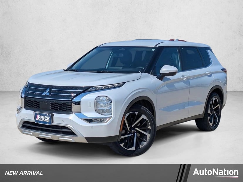 2022 Mitsubishi Outlander - Image 1