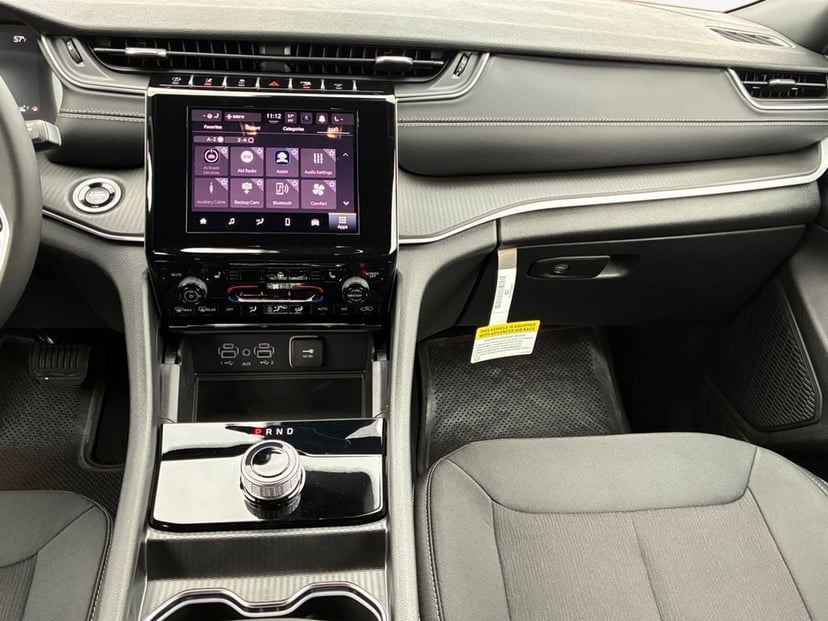 2026 Jeep Grand Cherokee Laredo X - Image 2