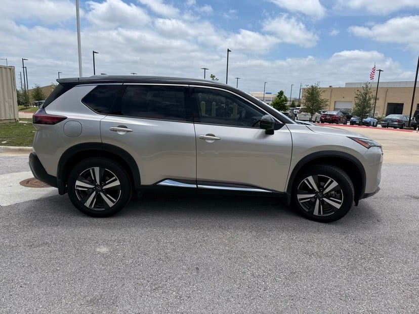 2022 Nissan Rogue - Image 3