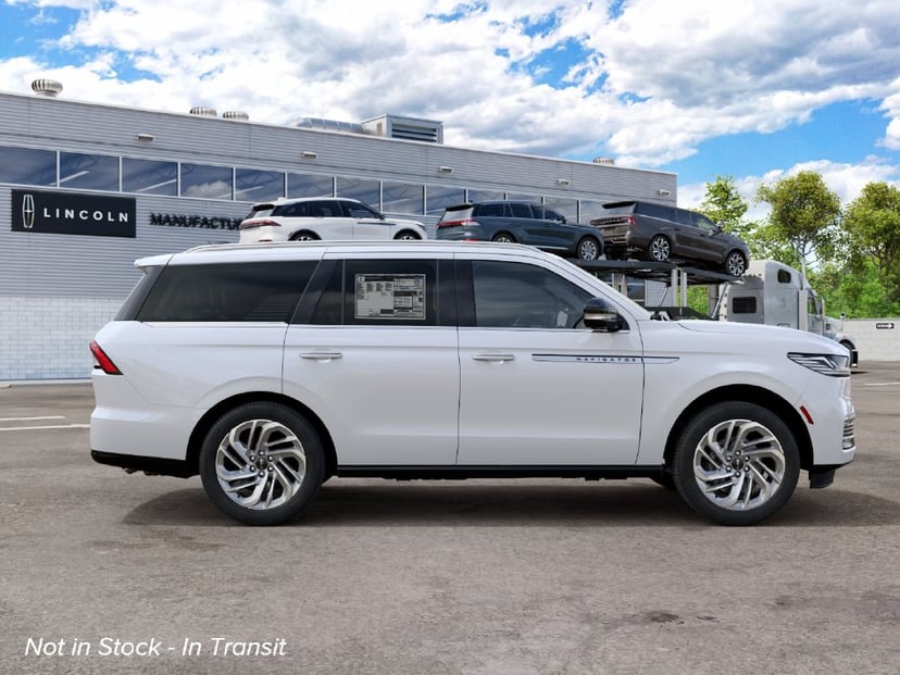2027 Lincoln Navigator - Image 1