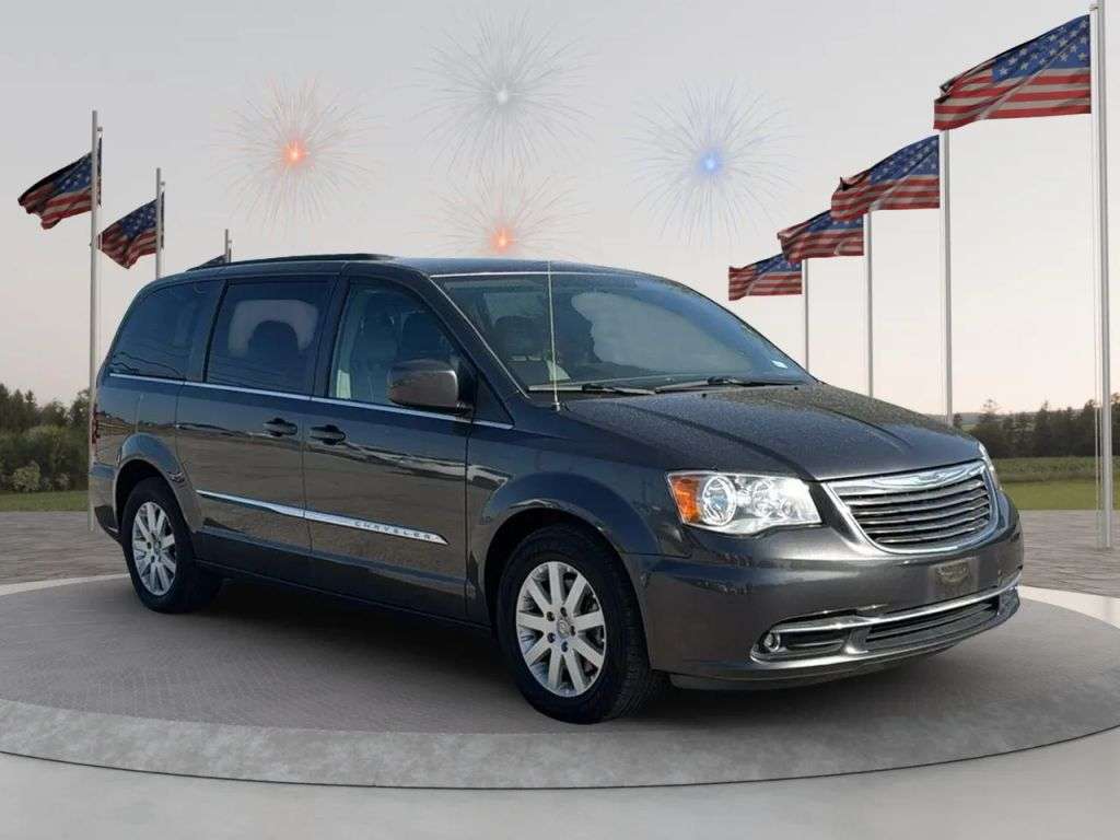 2016 Chrysler Town and Country - Image 2