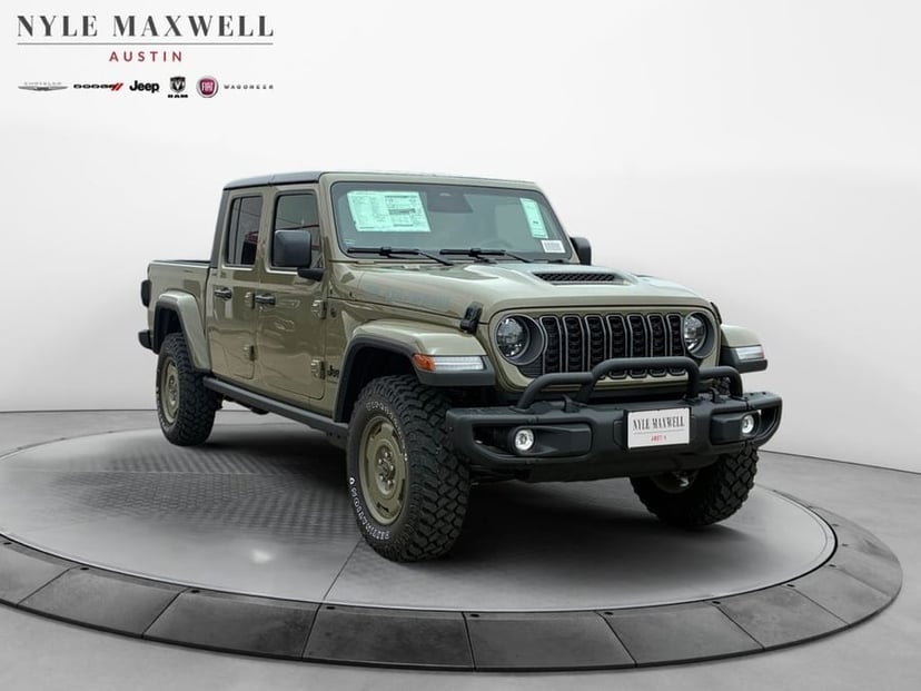 2026 Jeep Gladiator - Image 2