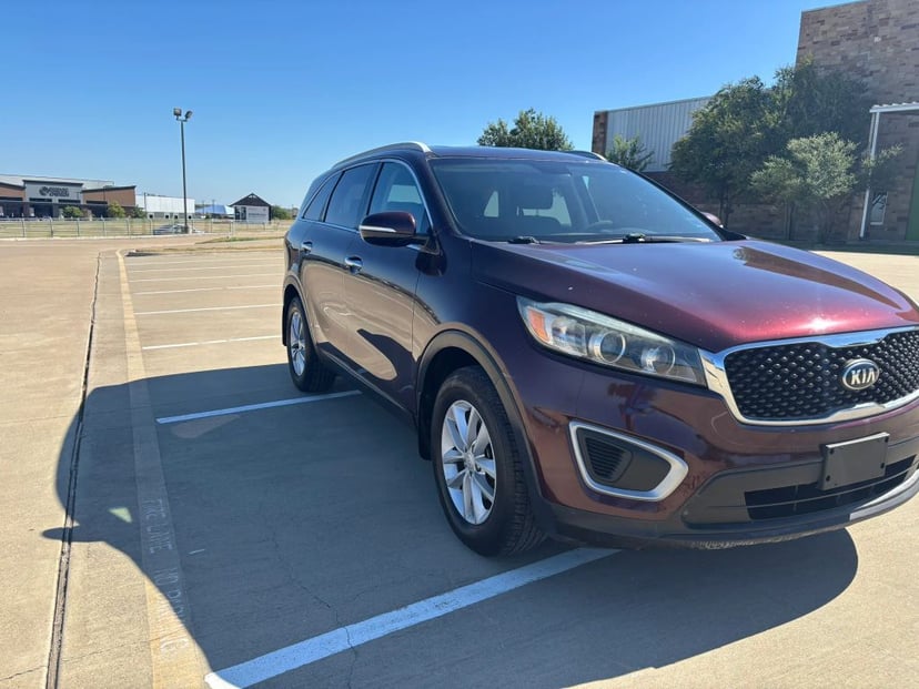 2017 Kia Sorento - Image 2