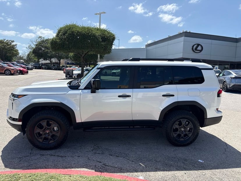 2026 Lexus GX - Image 2