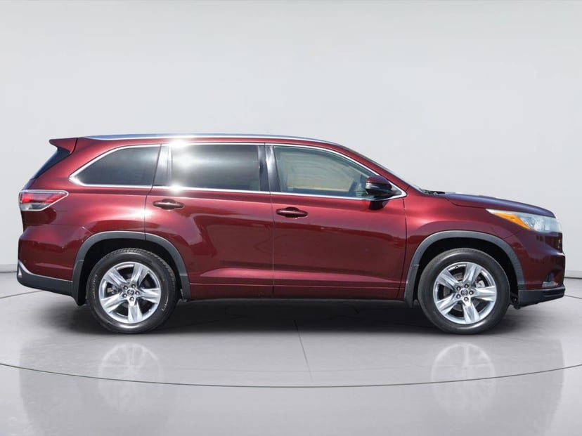2016 Toyota Highlander - Image 2