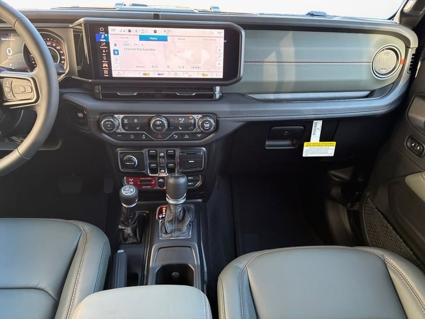 2026 Jeep Gladiator - Image 2