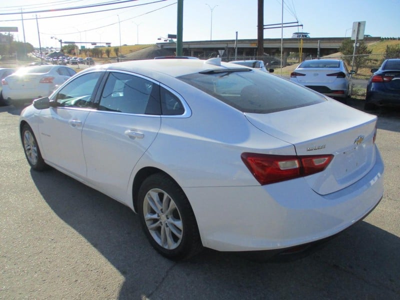 2018 Chevrolet Malibu - Image 2