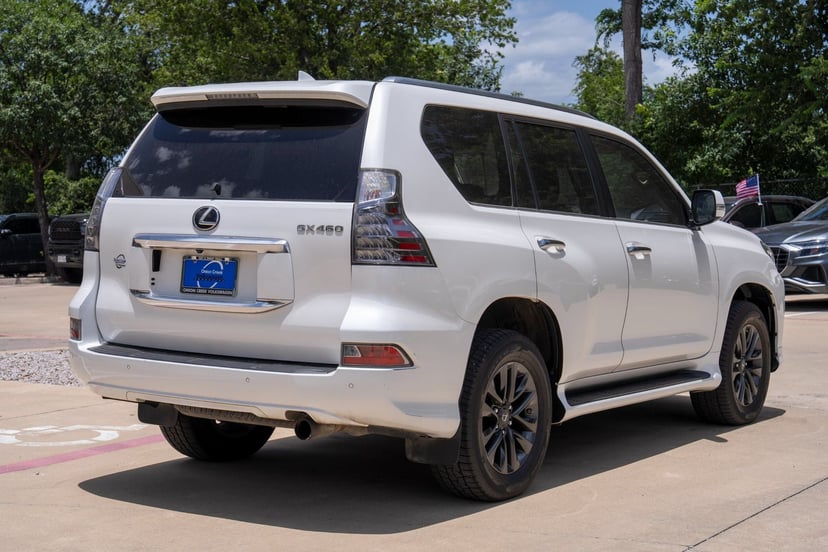 2020 Lexus GX - Image 2