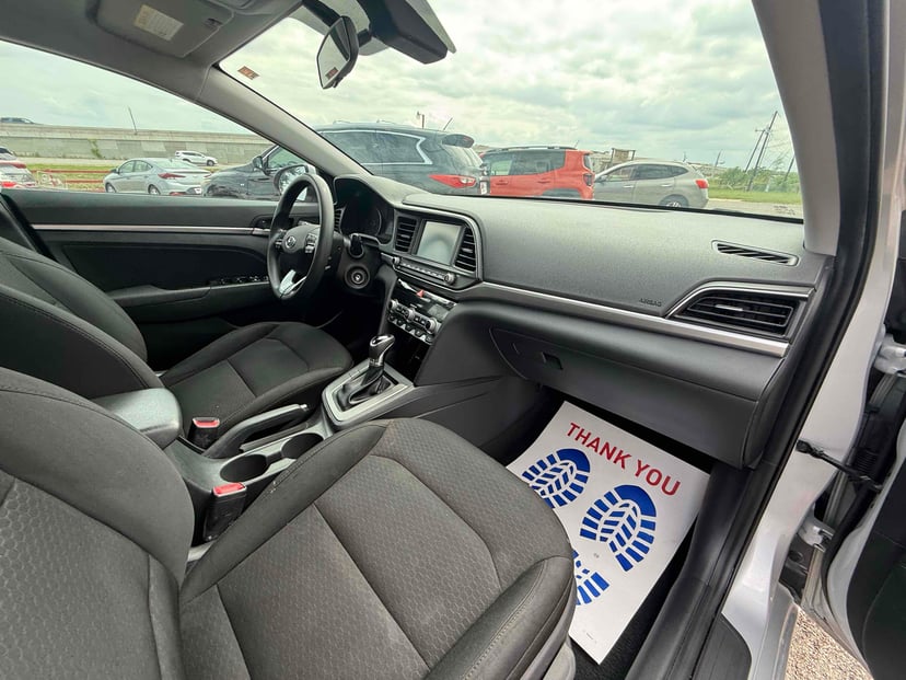 2020 Hyundai Elantra - Image 3