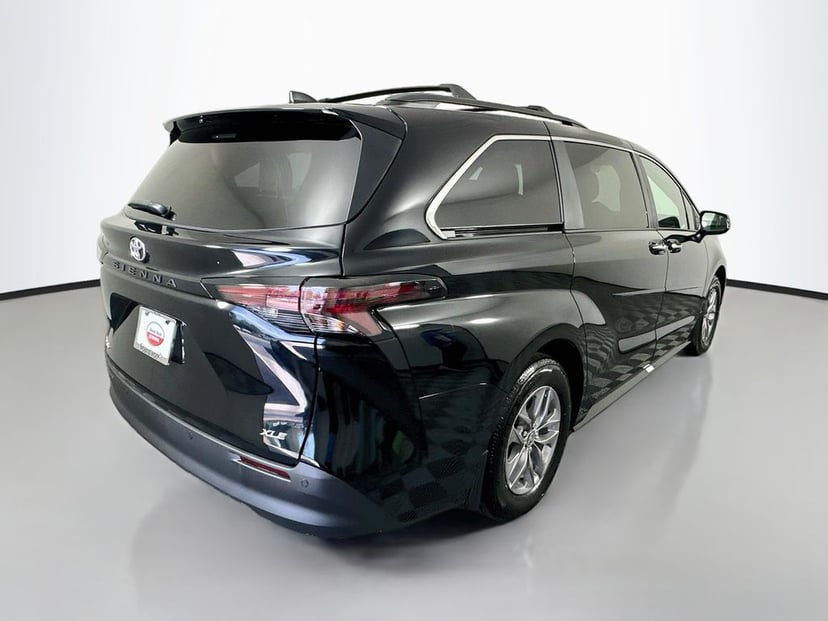 2026 Toyota Sienna - Image 3