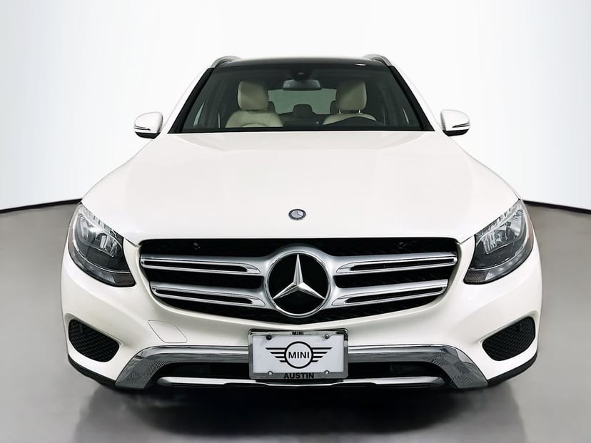 2017 Mercedes-Benz GLC GLC 300 4D Sport Utility White - Image 2