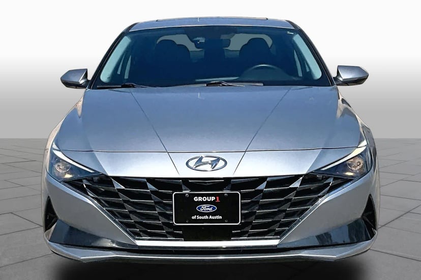 2022 Hyundai Elantra - Image 3