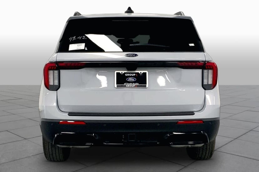 2026 Ford Explorer - Image 3