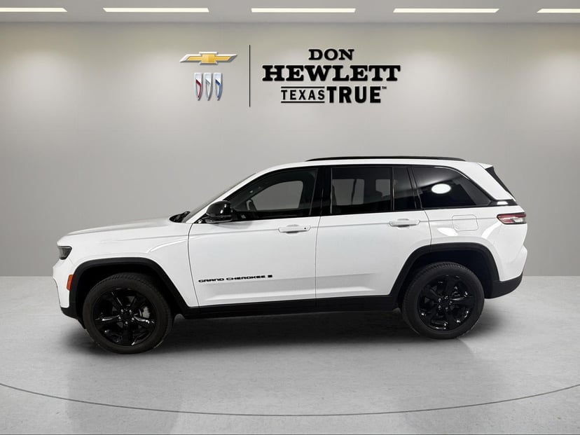 2025 Jeep Grand Cherokee - Image 2
